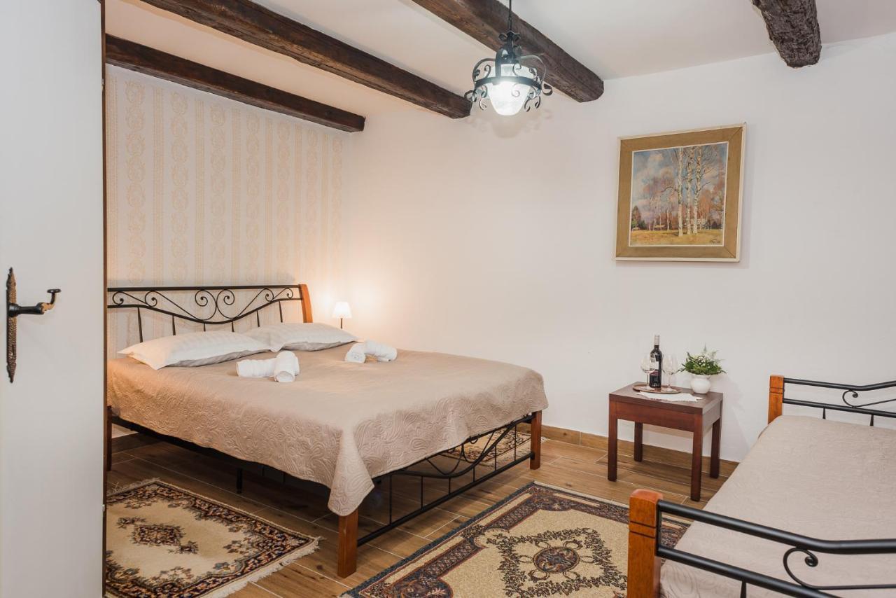 Karanac Tri Mudraca Inn المظهر الخارجي الصورة
