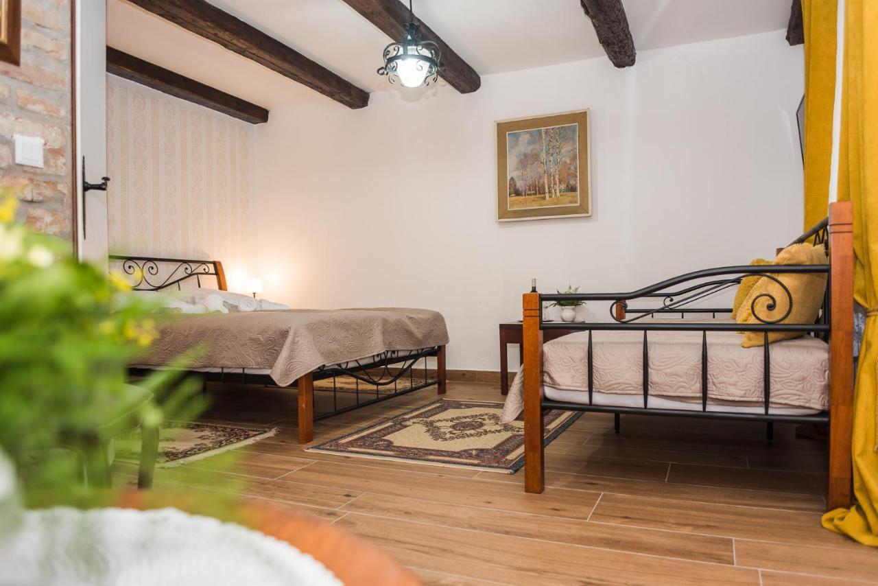 Karanac Tri Mudraca Inn المظهر الخارجي الصورة