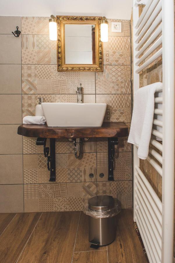Karanac Tri Mudraca Inn المظهر الخارجي الصورة