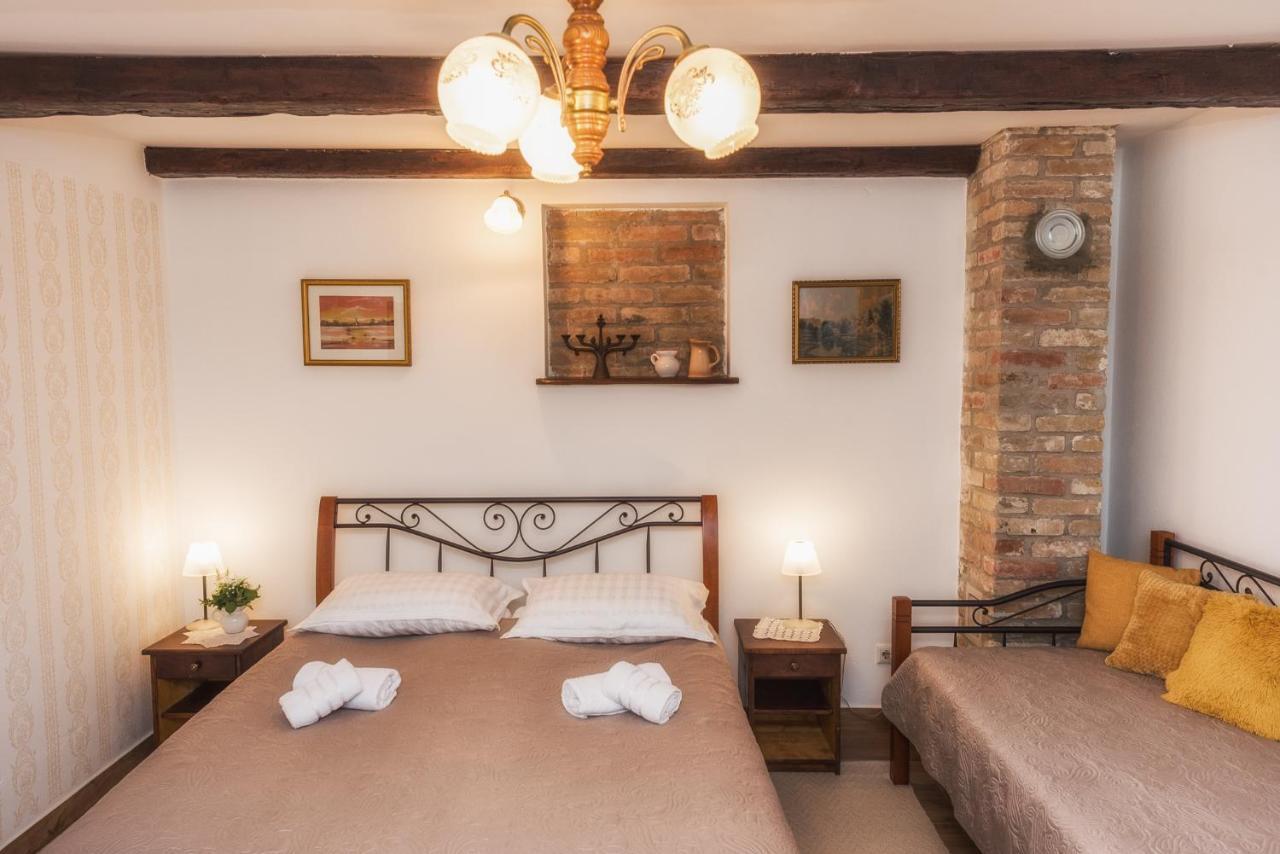 Karanac Tri Mudraca Inn المظهر الخارجي الصورة